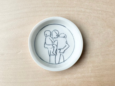 Double Hug Teeny Round Dish