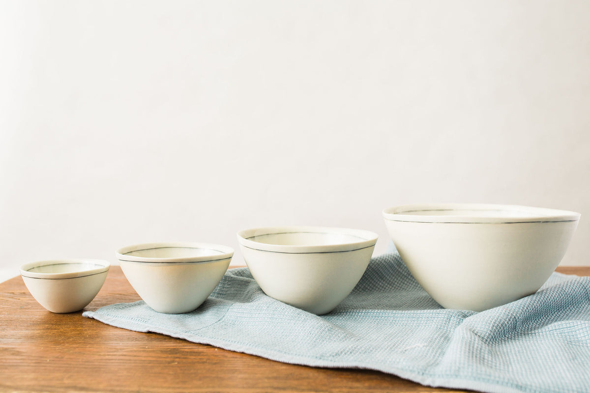 Simple Line Nesting Bowls