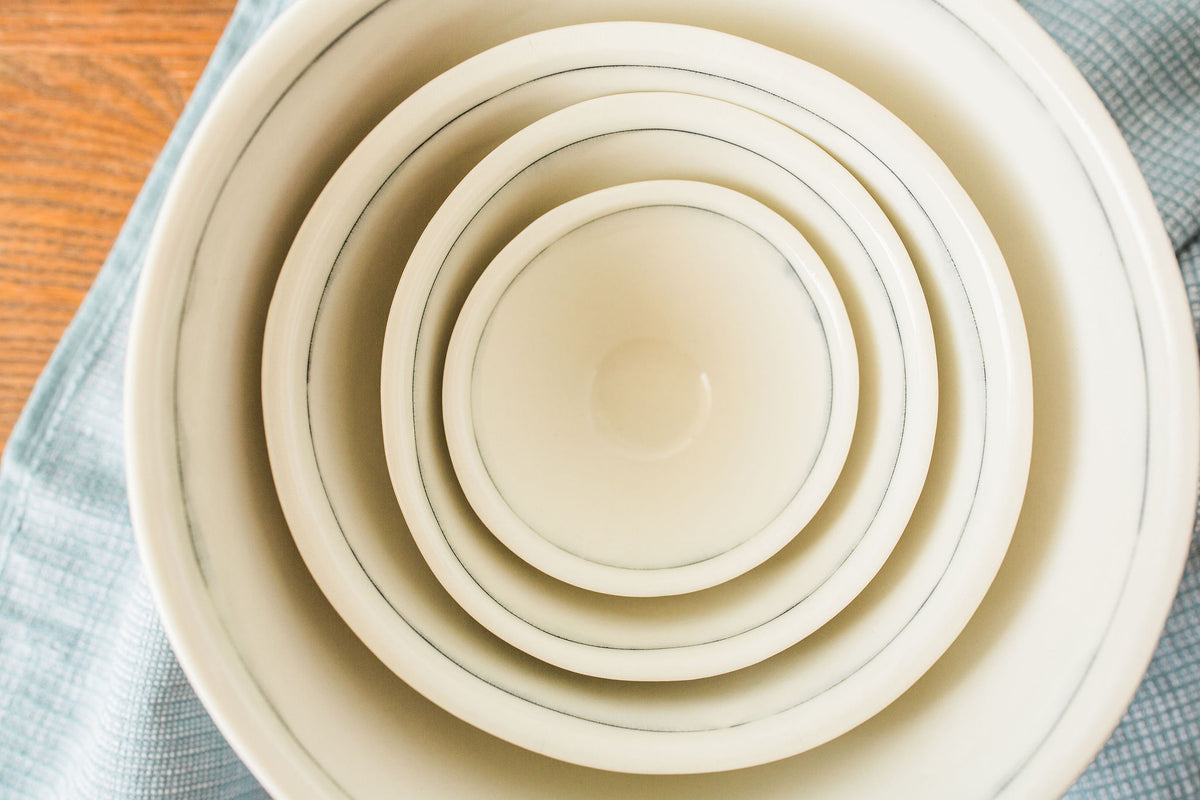 Simple Line Nesting Bowls